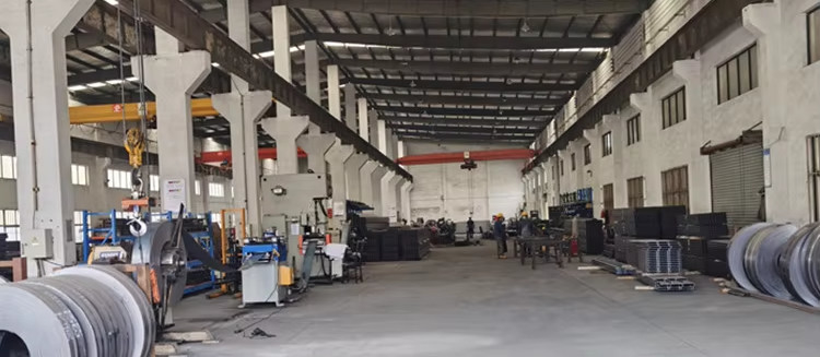 Xiamen Spaceplus Logistics Equipment Co., Ltd. linea di produzione del fabbricante
